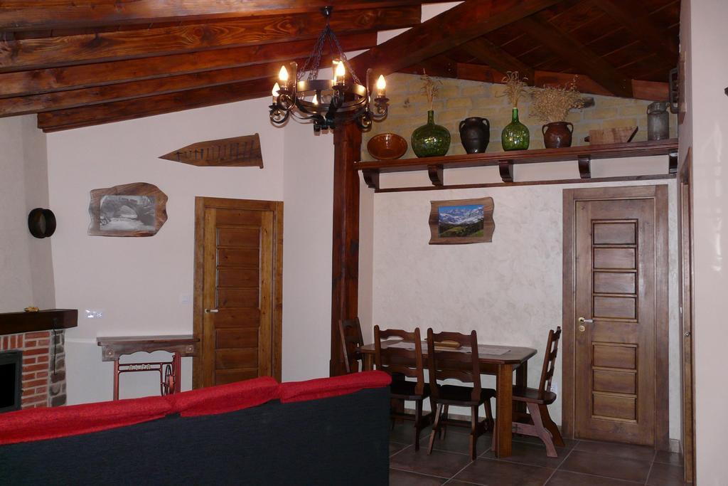 Apartamentos La Condesa Valmeo Szoba fotó